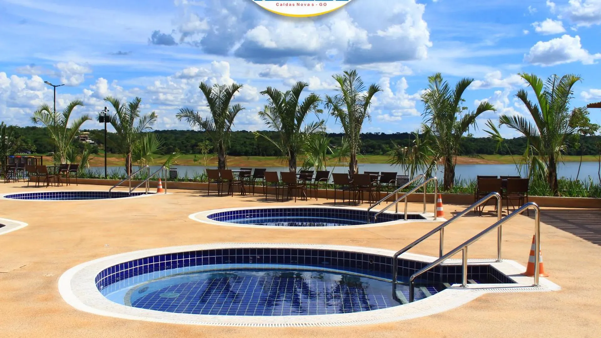 Flat No Praias Do Lago Eco Resort - Hotferias 카우다스노바스