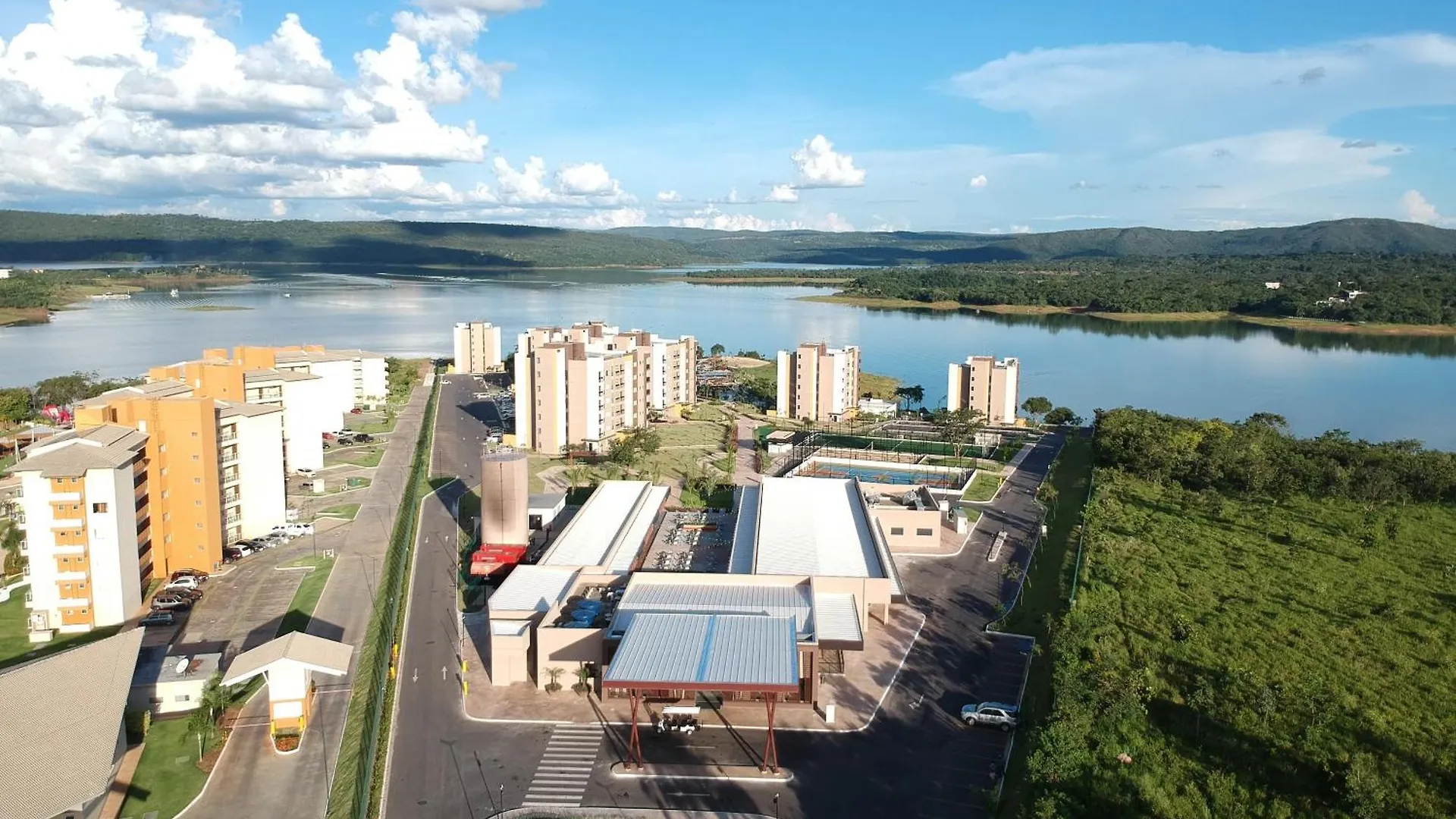 Flat No Praias Do Lago Eco Resort - Hotferias 카우다스노바스 5*,